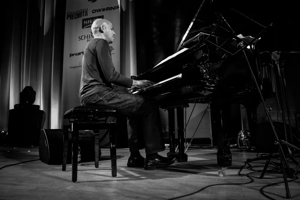 Music Photography of Edward Simon - Photo No. 5295 by Przemek Wozny