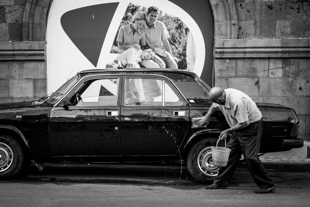 Street Photography in Yerevan, Armenia - Photo No. 8991 by Przemek Wozny
