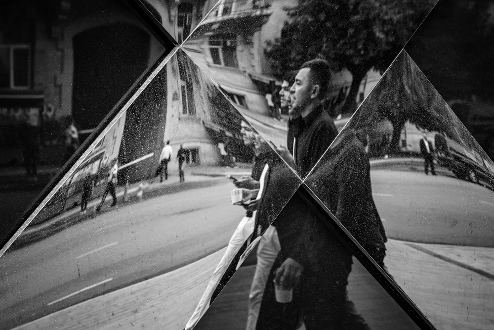 Street Photography in Baku, Azerbaijan - Photo No. 5212 by Przemek Wozny