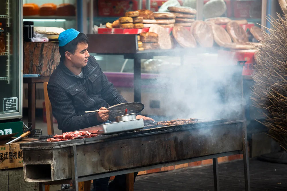 Street Photography in Shanghai, China - Photo No. 9685 by Przemek Wozny