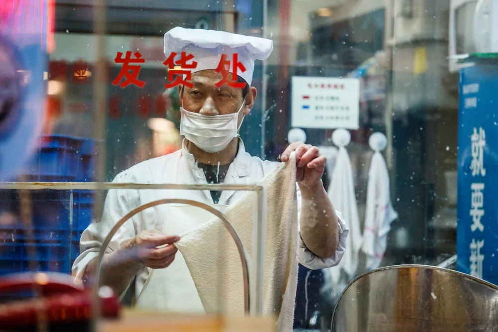 Street Photography in Shanghai, China - Photo No. 9736 by Przemek Wozny