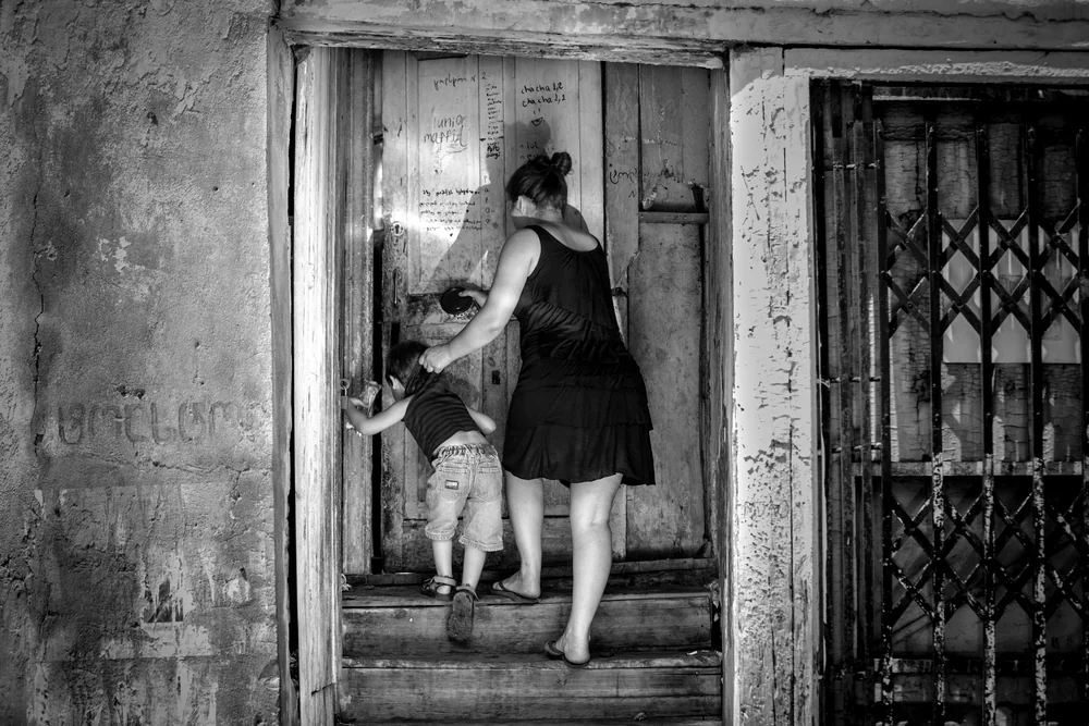 Street Photography in Tbilisi, Georgia - Photo No. 9803 by Przemek Wozny
