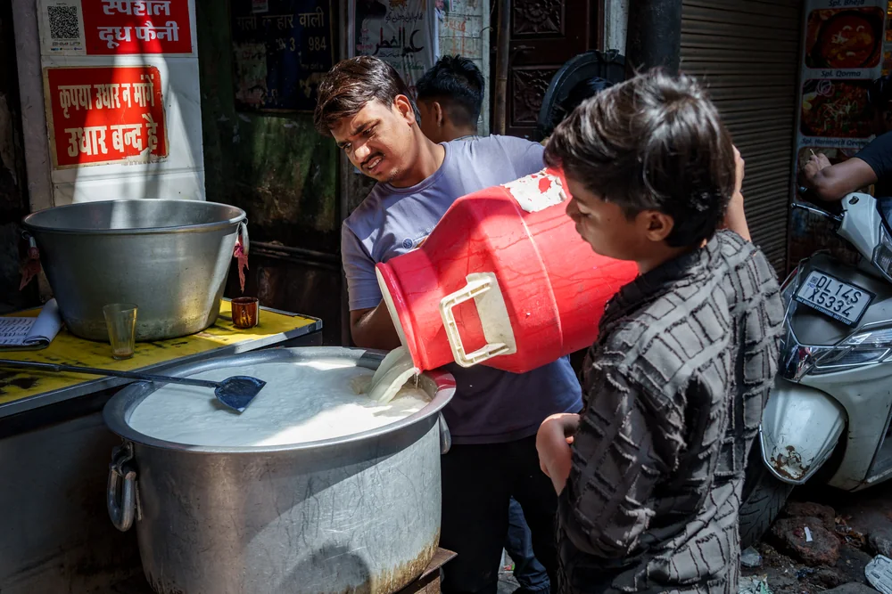 Street Photography in New Delhi, India - Photo No. 5384 by Przemek Wozny