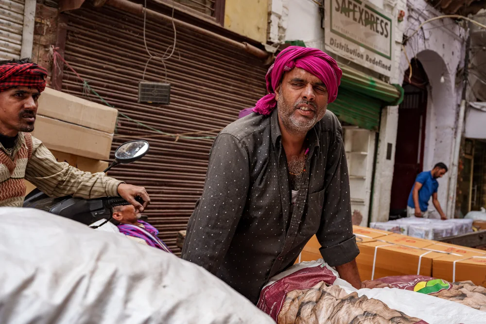 Street Photography in New Delhi, India - Photo No. 8921 by Przemek Wozny