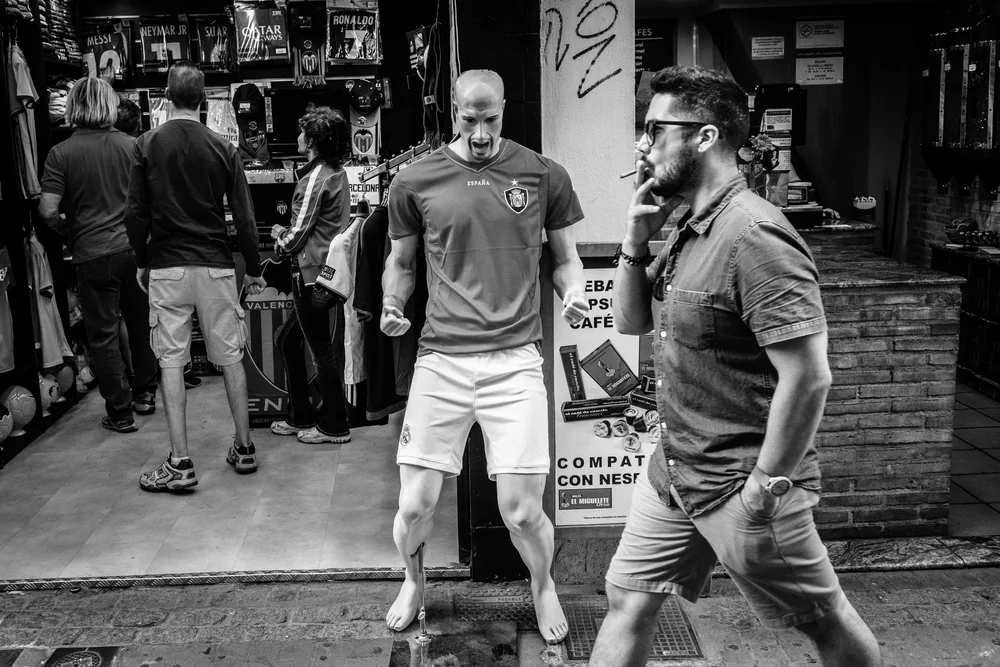 Street Photography in Valencia, Spain - Photo No. 6093 by Przemek Wozny