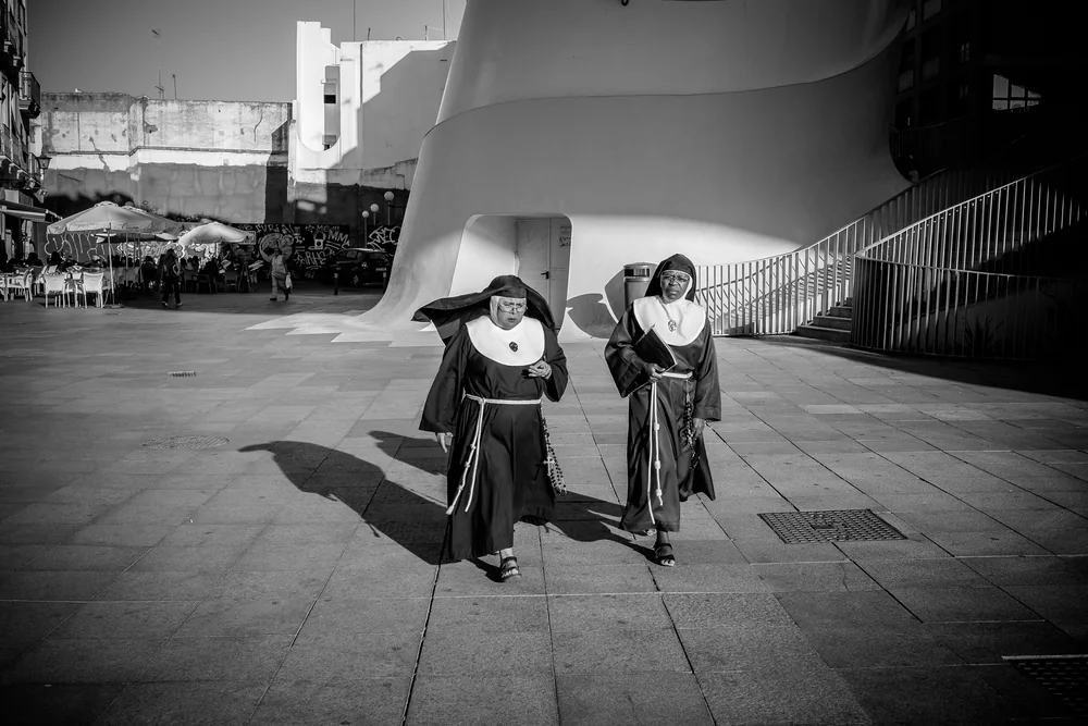 Street Photography in Sevilla, Spain - Photo No. 2867 by Przemek Wozny