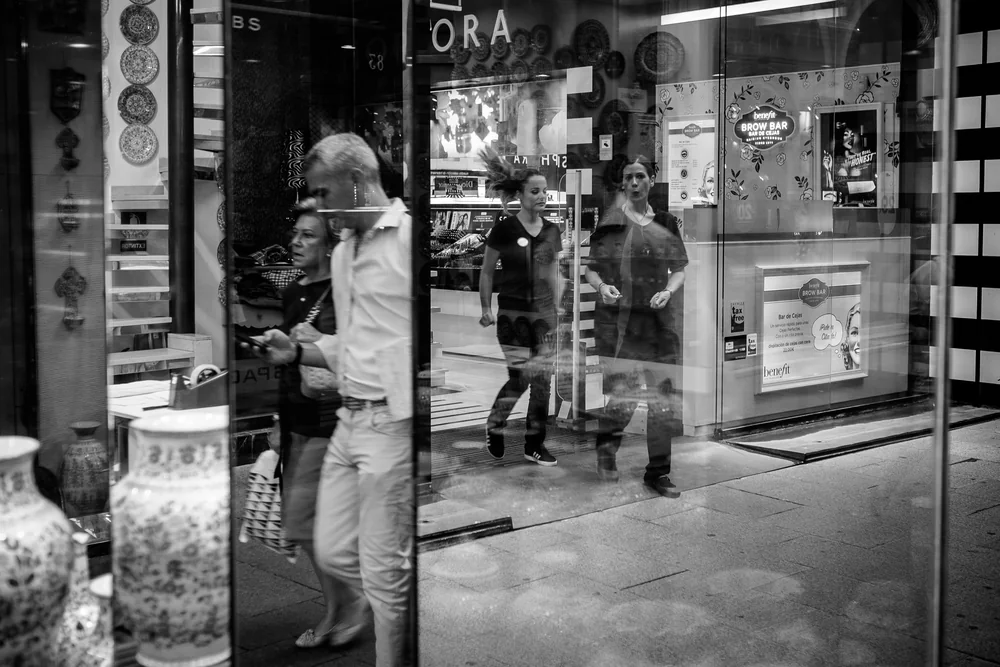 Street Photography in Sevilla, Spain - Photo No. 3656 by Przemek Wozny