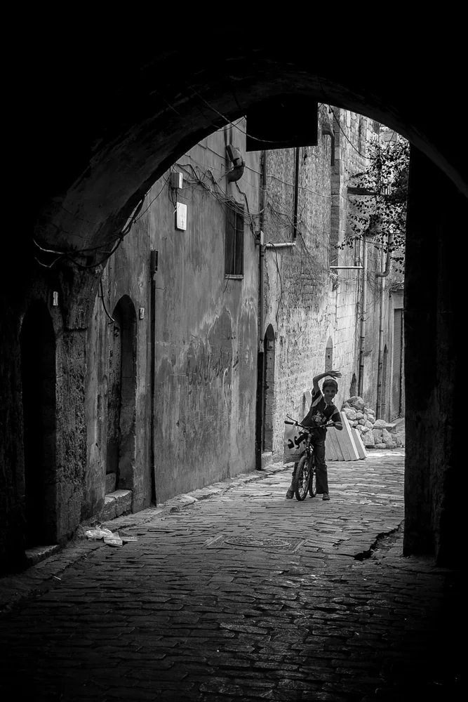 Street Photography in Aleppo, Syria - Photo No. 4040 by Przemek Wozny