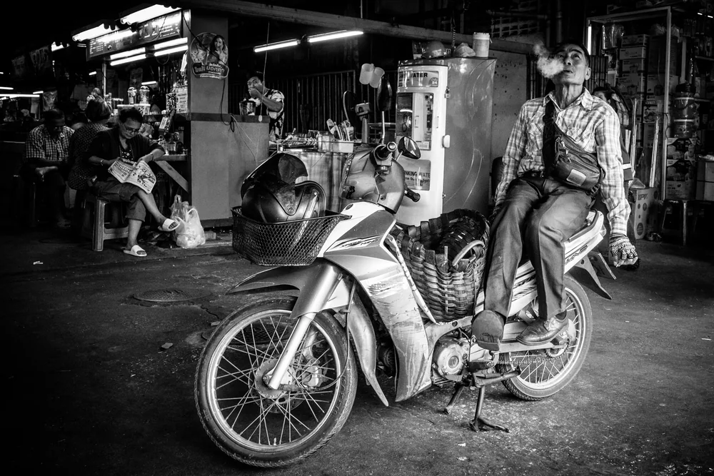 Street Photography in Bangkok, Thailand - Photo No. 2419 by Przemek Wozny