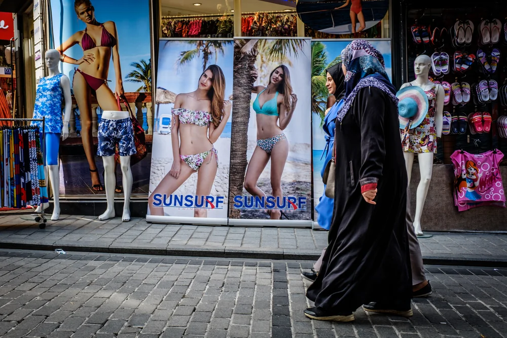 Street Photography in Istanbul, Turkey - Photo No. 2558 by Przemek Wozny