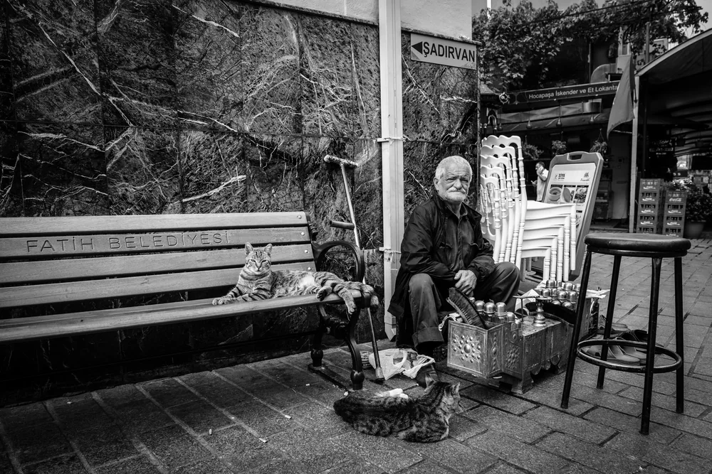 Street Photography in Istanbul, Turkey - Photo No. 6377 by Przemek Wozny