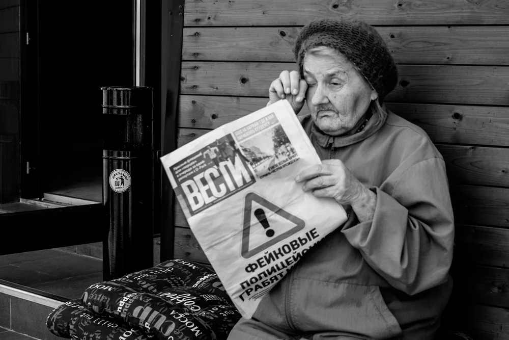 Street Photography in Kiev, Ukraine - Photo No. 5953 by Przemek Wozny