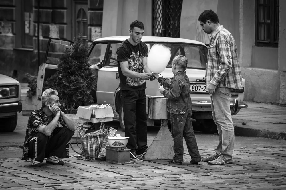 Street Photography in Lviv, Ukraine - Photo No. 8895 by Przemek Wozny