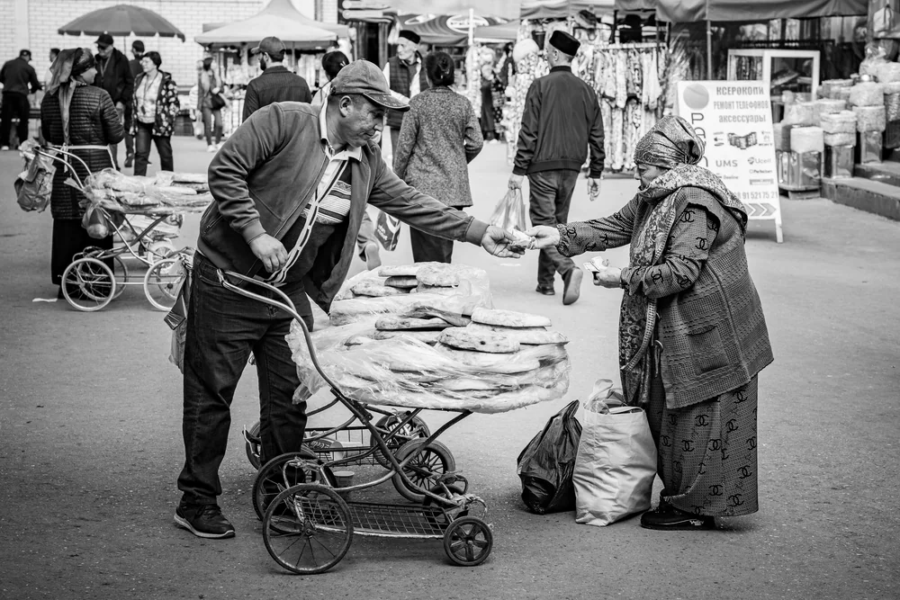 Street Photography in Samarkand, Uzbekistan - Photo No. 5000 by Przemek Wozny