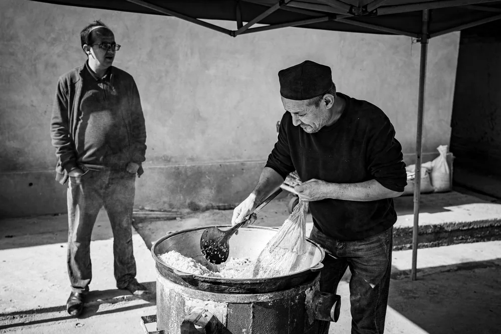 Street Photography in Samarkand, Uzbekistan - Photo No. 5441 by Przemek Wozny
