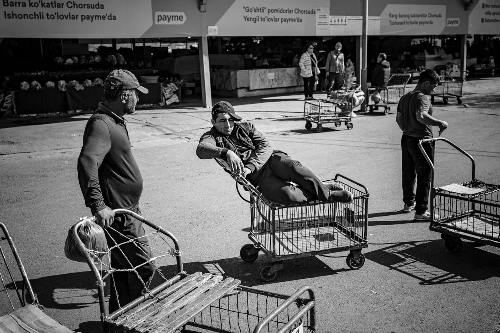 Street Photography in Tashkent, Uzbekistan - Photo No. 1099 by Przemek Wozny