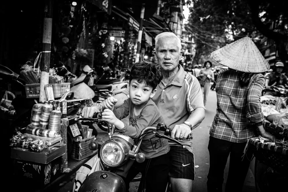 Street Photography in Hanoi, Vietnam - Photo No. 9504 by Przemek Wozny