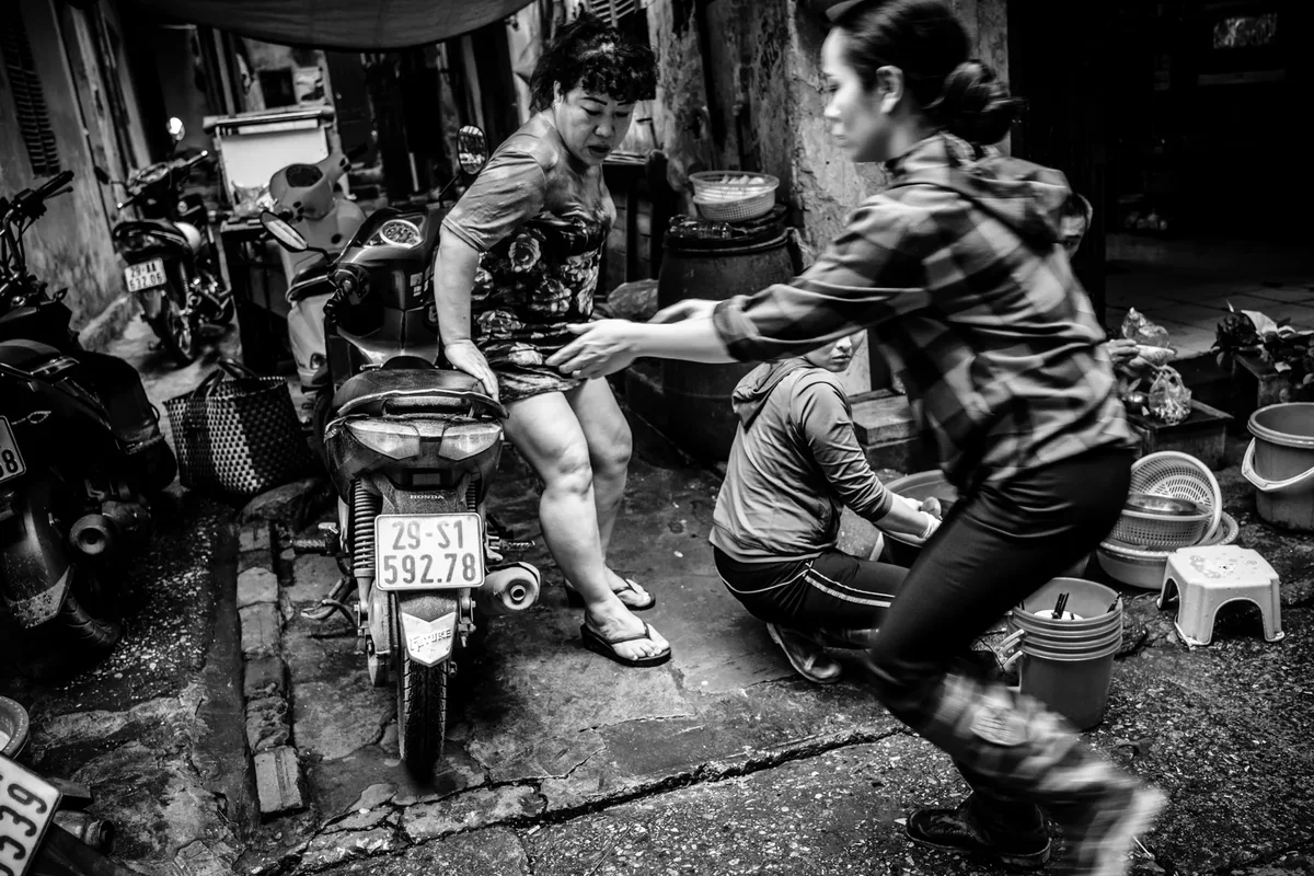 Street Photography Album: Hanoi, Vietnam
